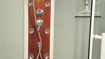 Douche, serviettes fournies