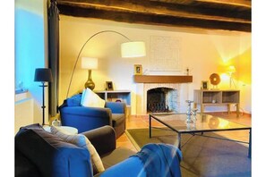 Living area - Vrbo Property (Ploërdut)