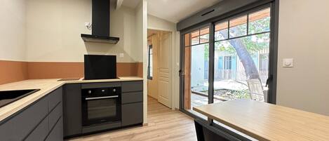 Coffee/tea maker, fridge, microwave, oven