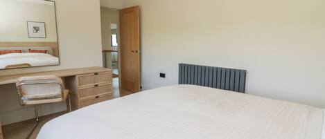 Cottage | 3 bedrooms, WiFi (free), individually decorated, individually furnished