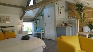 Room - Vrbo Property (Saint-Pompon)
