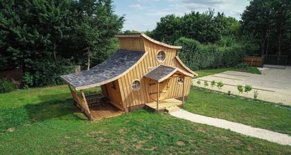 The Hobbit House at the Crossroads