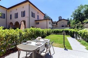 Apartment, Seeblick | Speisen im Freien