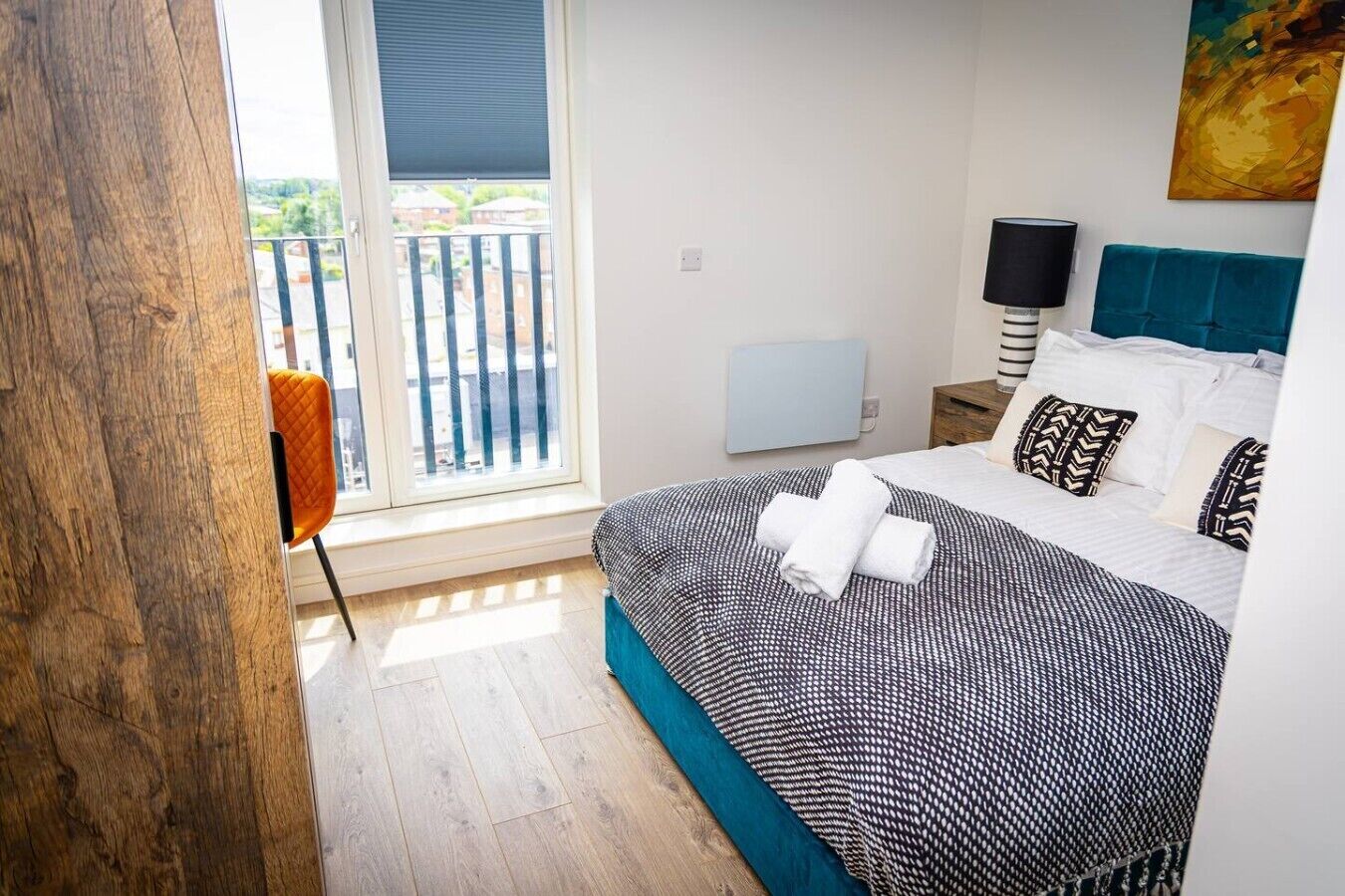 Desk, WiFi, bed sheets