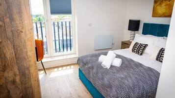 Desk, WiFi, bed sheets