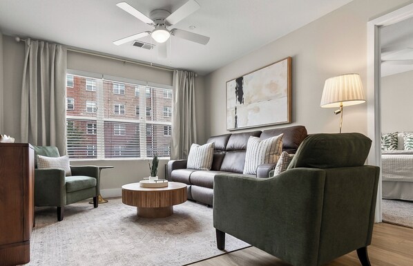 Living area - NEW Mary Harmon Landing 1st Floor w/ Gym & Pool (Tuscaloosa)