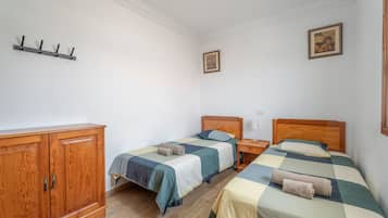 1 slaapkamer, een strijkplank/strijkijzer, wifi, beddengoed