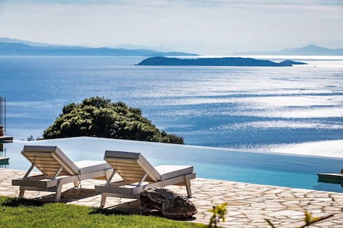 Villa Isyren, Divine Sea Views, Private Infinity Pool, Spacious Furnished.