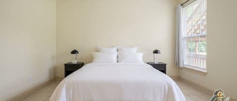 3 chambres, fer et planche à repasser, Wi-Fi gratuit, draps fournis