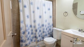 Towels, soap, toilet paper - Superb 3-bedroom apartment walking distance to the historical  in Buena Vista (Buena Vista)