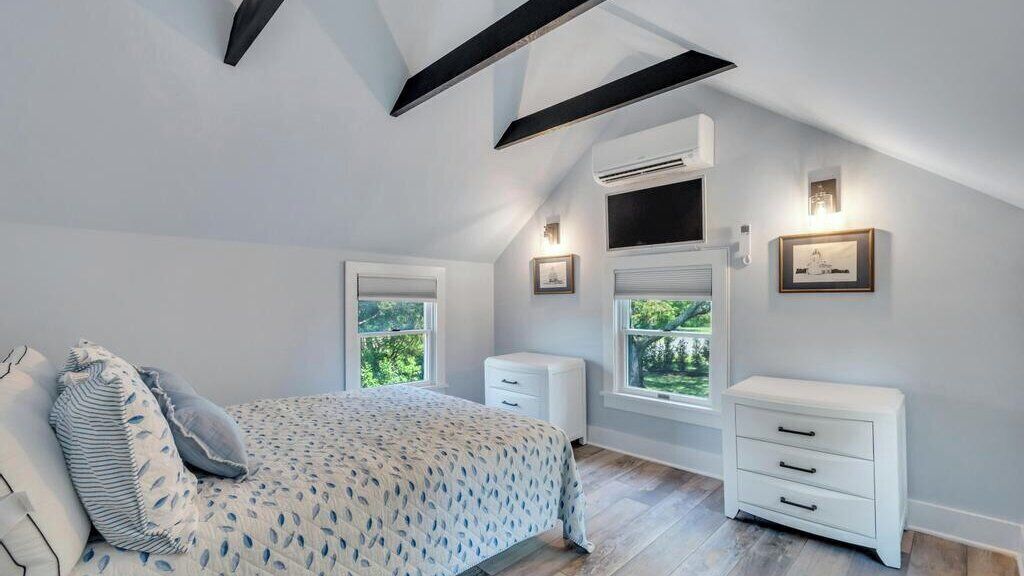 3 bedrooms, iron/ironing board, internet, bed sheets