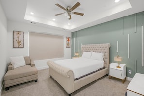 3 bedrooms, iron/ironing board, WiFi, bed sheets - Med Center 3BR, close to NRG, Sleeps 10, Fast WiFi, Clean Modern Comfort (Houston)