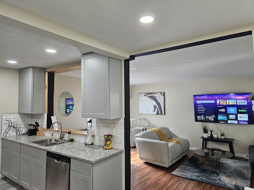 Awesome 3-bedroom house with AC in delightful Des Moines