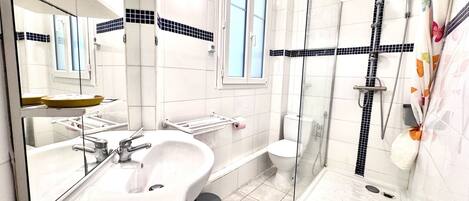 Shower, hair dryer, towels