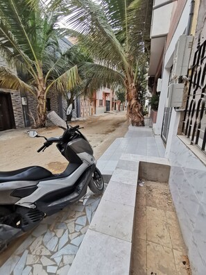 المنطقة المحيطة بالمنشأة