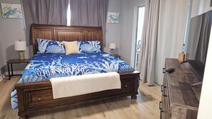 Iron/ironing board, Internet, bed sheets - Cozy 2-bedroom condo in charming Jacksonville Beach-Mins to Mayo,Baptist,Beaches (Jacksonville Beach)