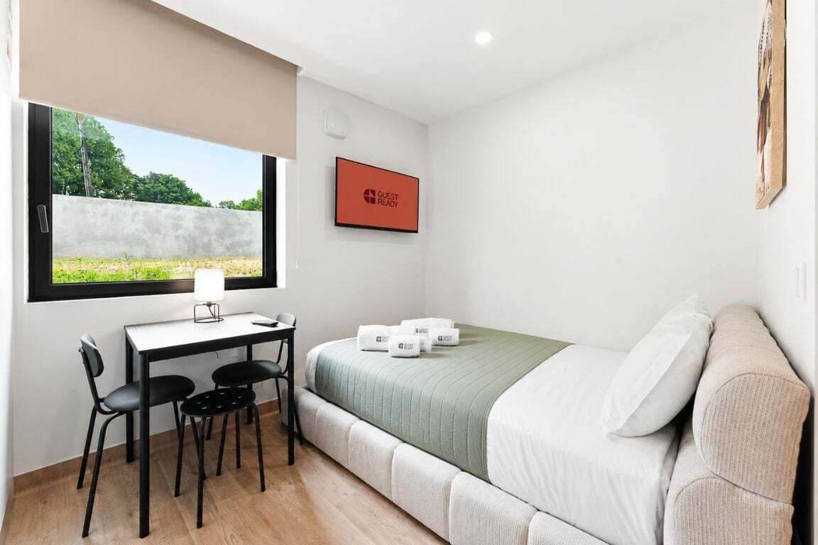 Iron/ironing board, internet, bed sheets