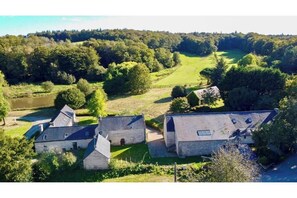 Exterior - Vrbo Property (Ploërdut)