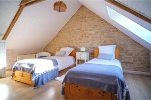 Room - Vrbo Property (Ploërdut)