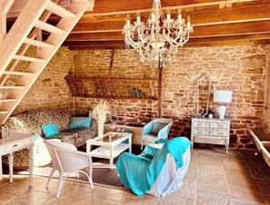 Living area - Villa with a View of the Garden and a Private Pool at Domaine de Coat Cren (Ploërdut)