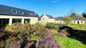 Unclassified image, 5 of 14, button - Villa with a View of the Garden and a Private Pool at Domaine de Coat Cren (Ploërdut)