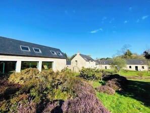 Exterior - Villa with a View of the Garden and a Private Pool at Domaine de Coat Cren (Ploërdut)