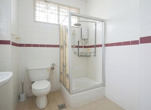 Dusche, Haartrockner, Bidet, Seife