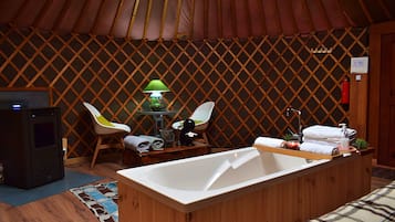 Classic Tent, Bathtub | Spa