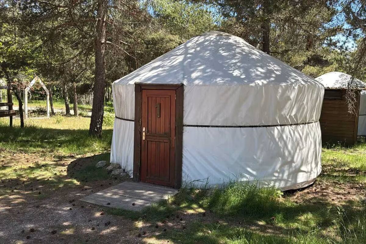 Desk, laptop workspace, free WiFi, bed sheets