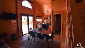 經典單棟小屋 | 用餐區