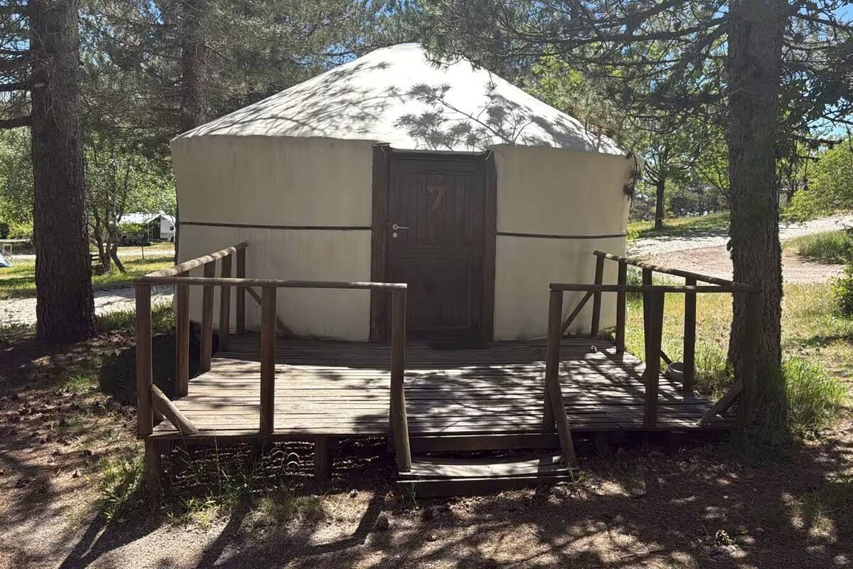 Desk, laptop workspace, free WiFi, bed sheets