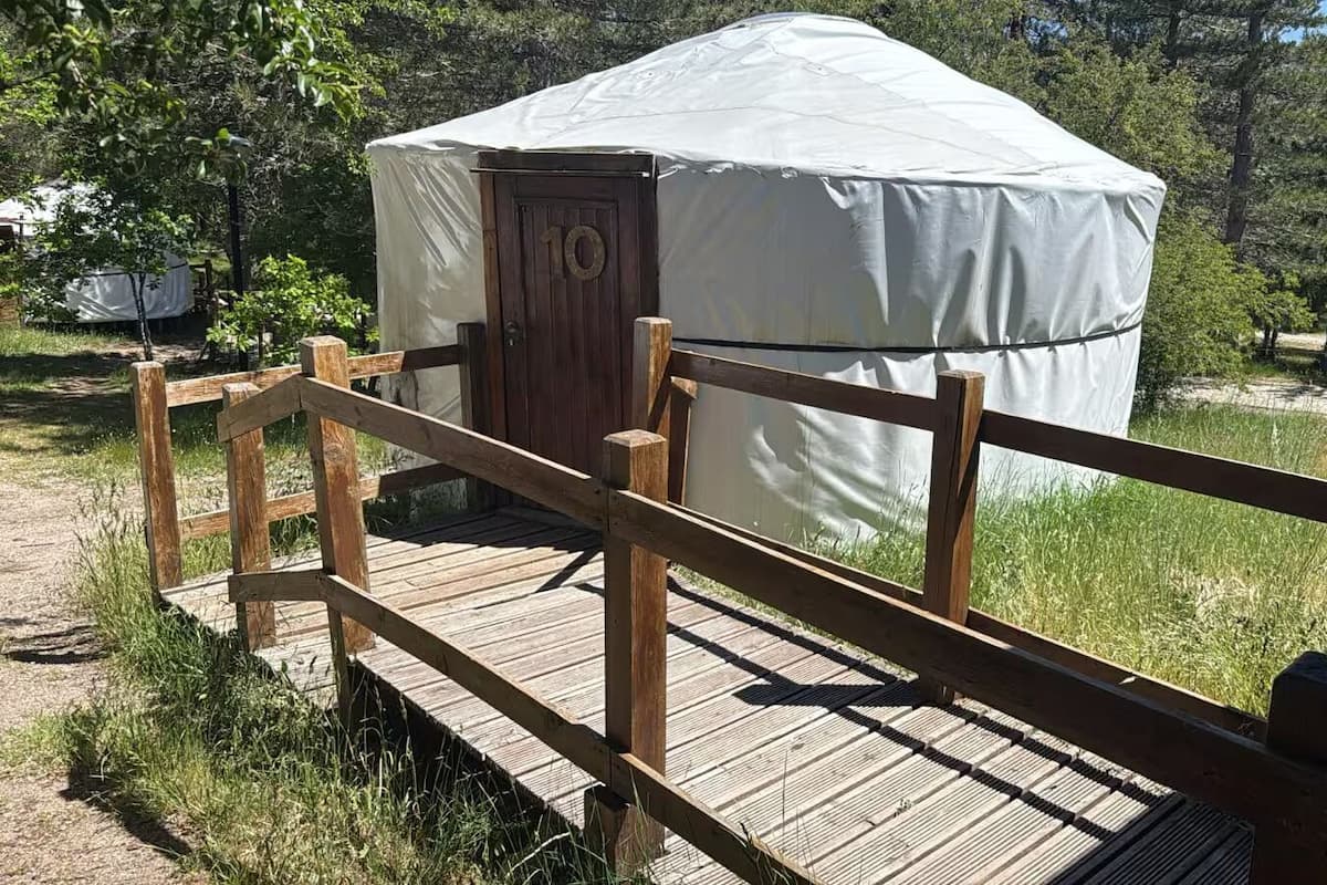Desk, laptop workspace, free WiFi, bed sheets
