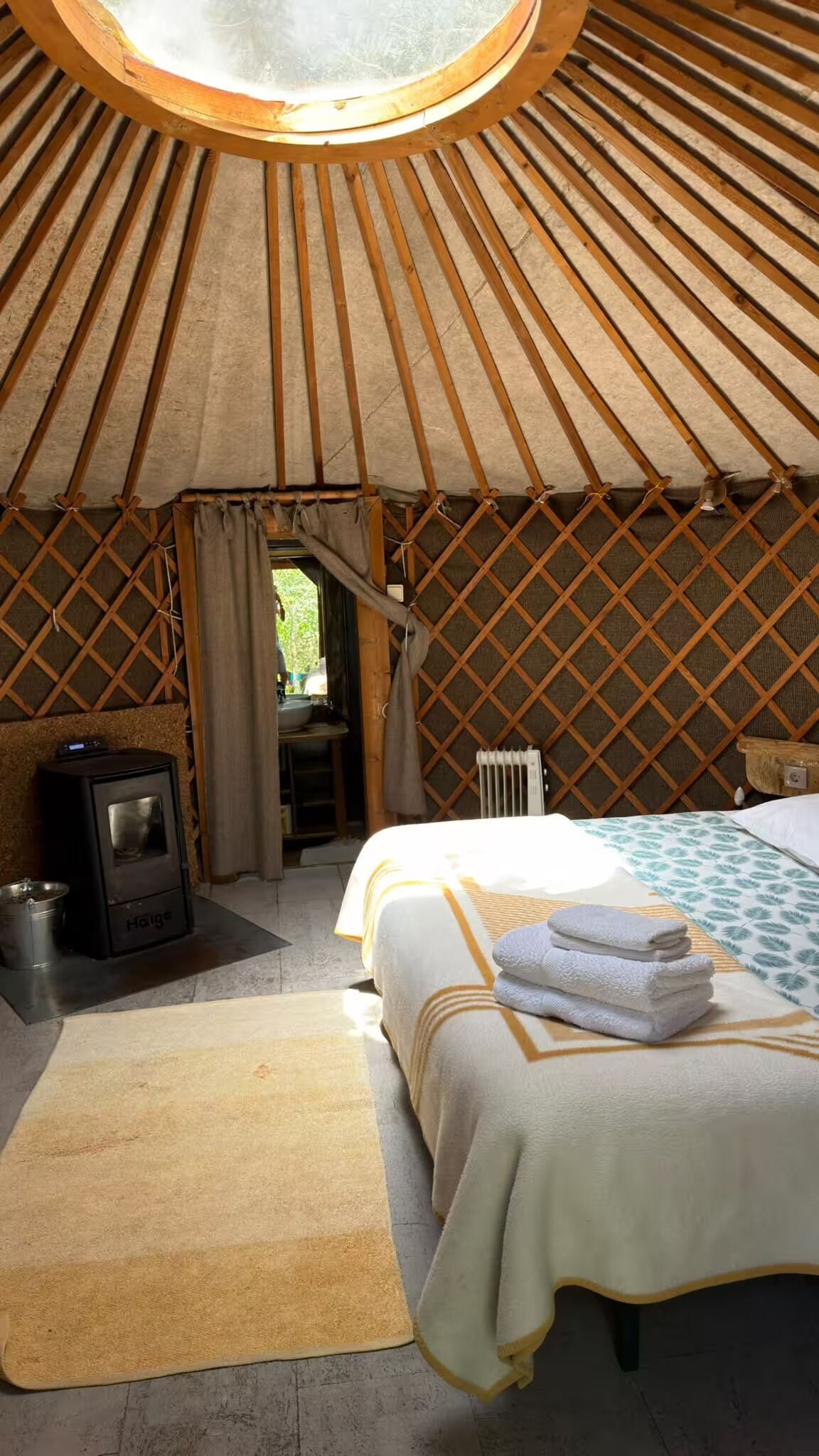 Classic Tent | Desk, laptop workspace, WiFi (free), bed sheets