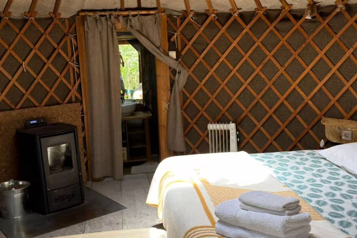 Desk, laptop workspace, free WiFi, bed sheets