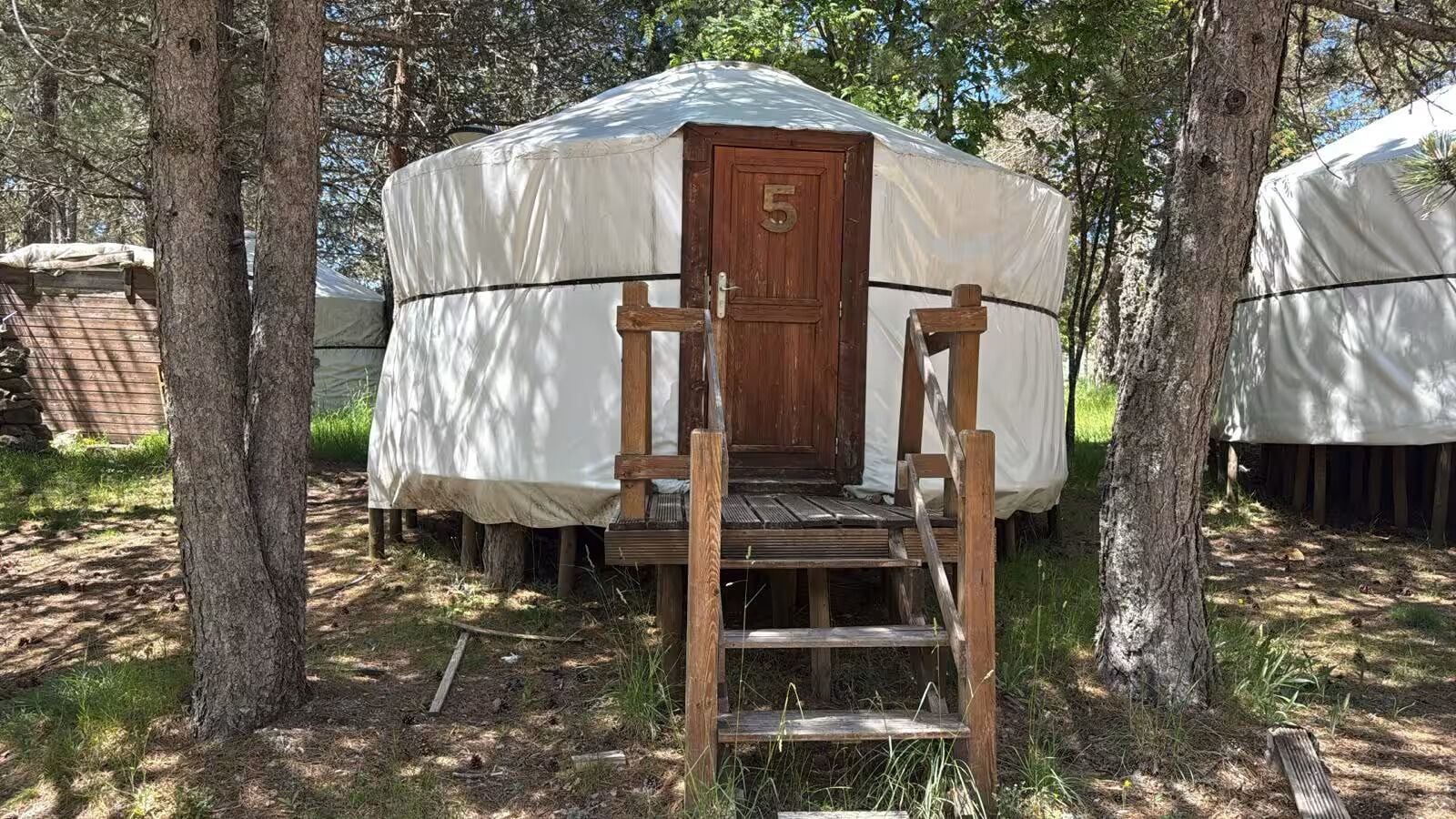 Classic Tent | Desk, laptop workspace, WiFi (free), bed sheets