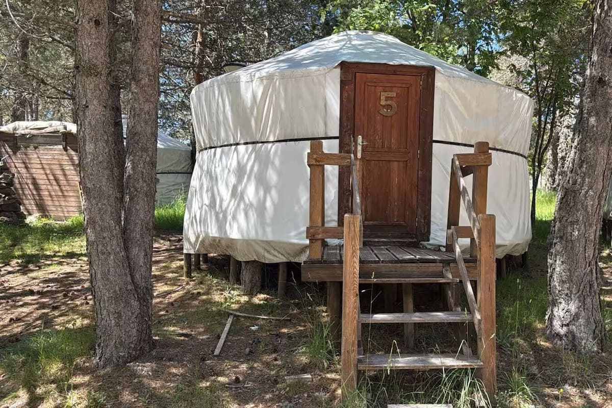 Desk, laptop workspace, free WiFi, bed sheets