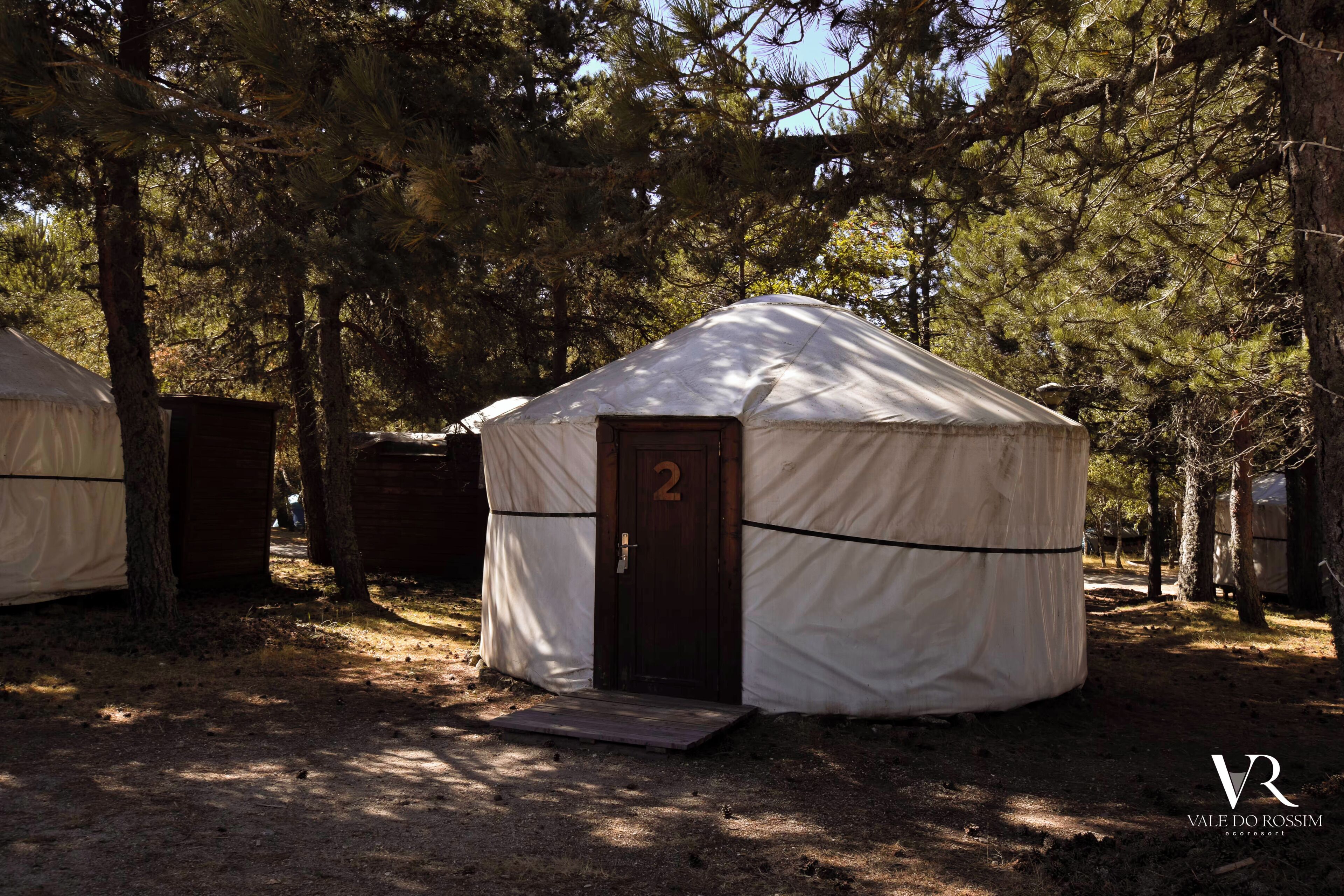 Classic Tent | Desk, laptop workspace, WiFi (free), bed sheets