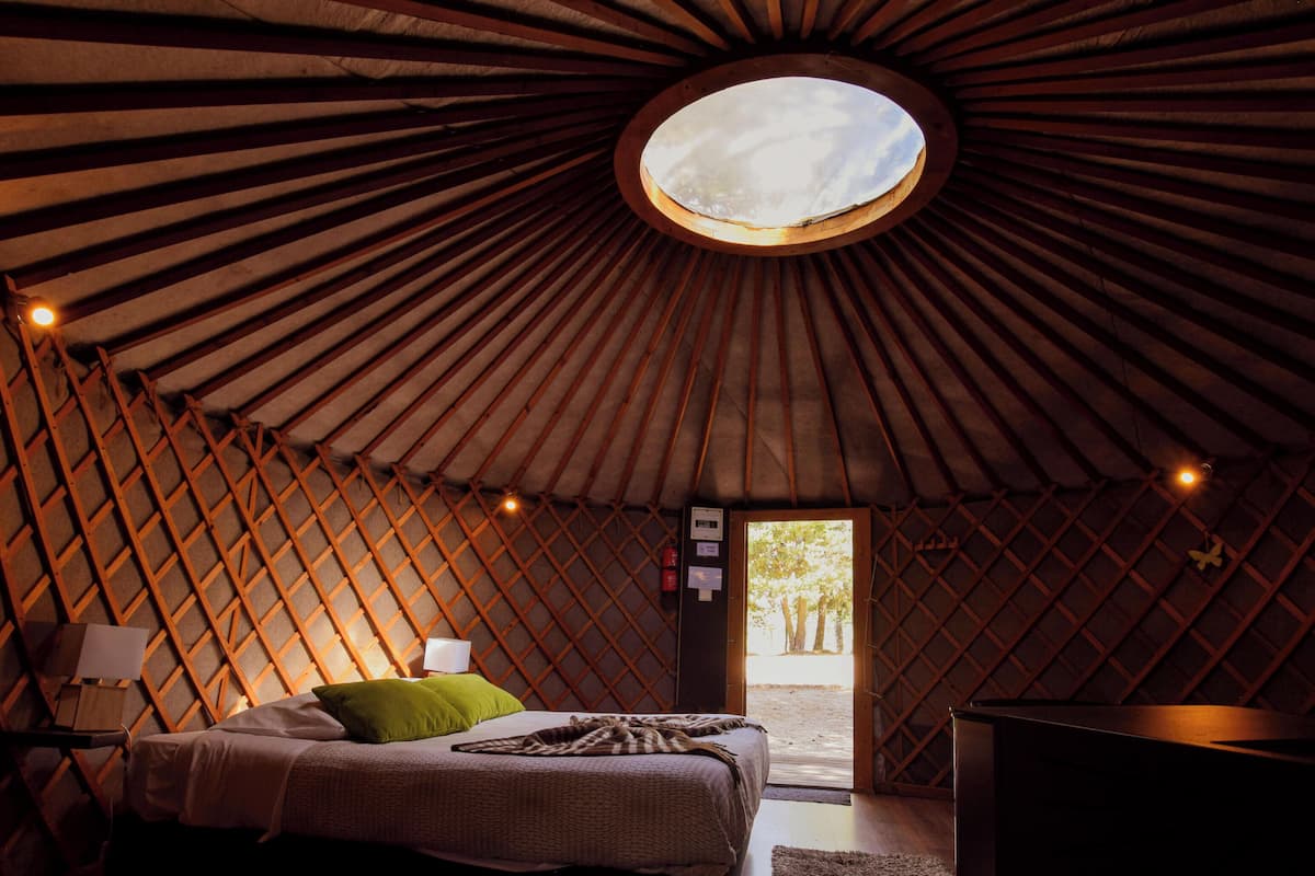 Tent | Desk, laptop workspace, WiFi (free)
