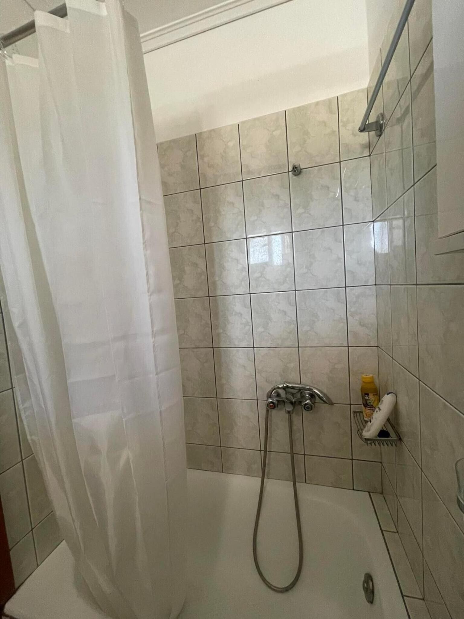 Ducha, secador de pelo, toallas