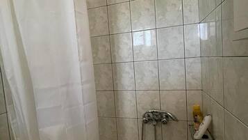 Ducha, secador de pelo, toallas