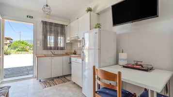Frigorífic, forn, placa de cuina i cafetera i tetera
