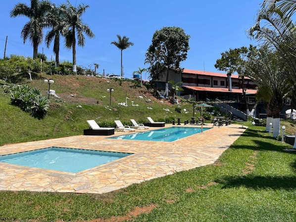 Indoor pool, 2 outdoor pools