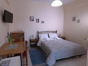Iron/ironing board, WiFi, bed sheets