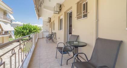 Studio Apartment 'Flo's 4' with Shared Garden, Wi-Fi and Air Conditioning