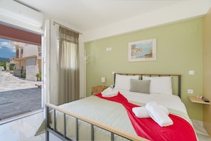 Tabla de planchar con plancha, wifi y ropa de cama 