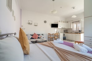 Iron/ironing board, WiFi, bed sheets