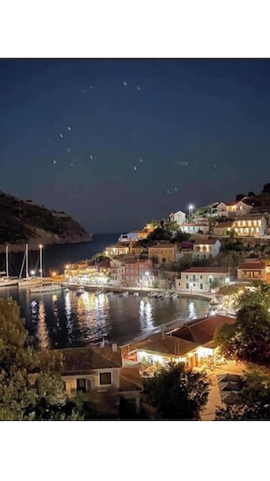 Marina - Large villa. Stunning mountain view, 5 mins to beaches at Agia Efimia, Kefalonia (Xiropotamos)