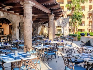 Outdoor dining - Gorgeous Studio at beautiful Villa Del Palmar in Loreto right on Danzante Bay (Loreto)