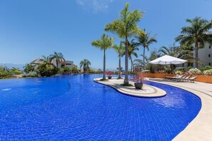 Apartment, 3 Schlafzimmer, Meerblick | Pool | Außenpool