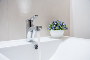 Shower, hair dryer, towels - GuestReady - Studio S (São Mamede de Infesta)